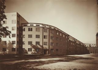 Werner Mantz - Wohnhausgruppe in Köln-Mülheim, Straßenfront (Kieler Straße)