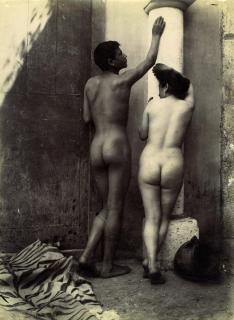 Wilhelm von Gloeden - Ohne Titel (Männlicher und weiblicher Rückenakt)