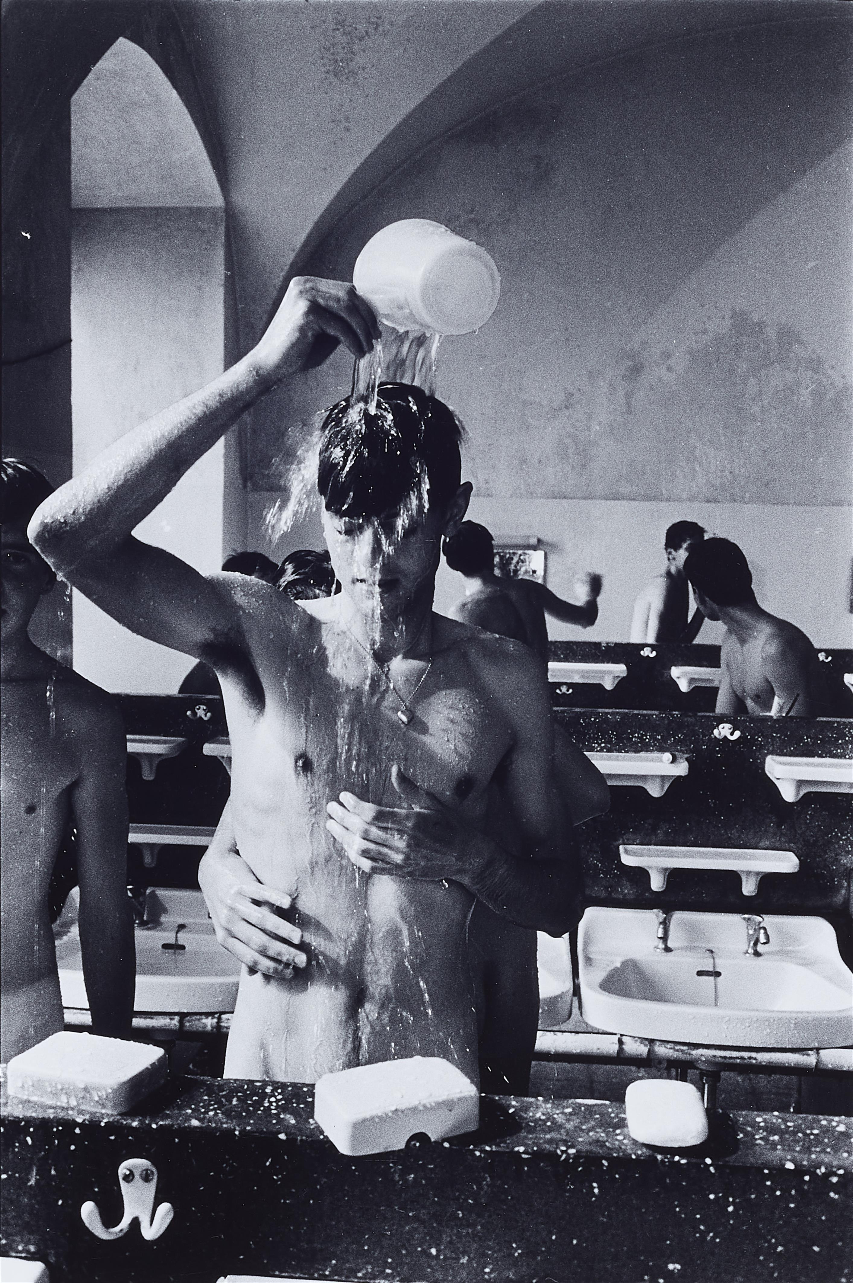 Will McBride - Berührung Mike der sich wäscht, Schule Schloss Salem