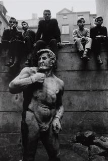 Will McBride - Jungs in Steglitzer Hinterhof, Berlin