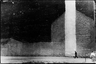 Will McBride - »Kleiner Mann, 2 Frauen, Kafka Mauern«