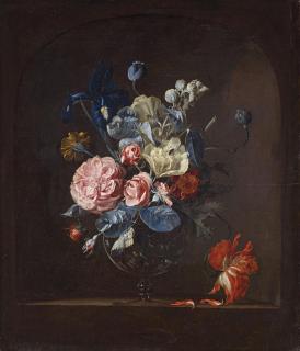 Willem van Aelst - Glasvase mit Rosen, Iris, Tagetes und Tulpe in einer Nische