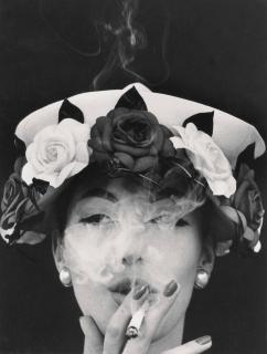 William Klein - Hat + five roses, 1956