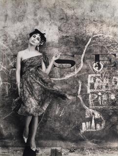 William Klein - Model + Graffiti (photo décor), Paris (Vogue), 1961