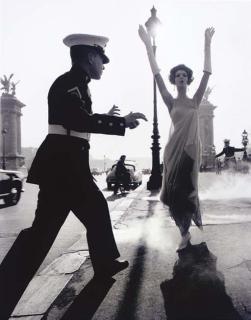 William Klein - Simone & Marines, Pont Alexandre III, Paris, 1960
