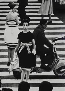 William Klein - Simone + Nina, Piazza di Spagna Rome, 1960