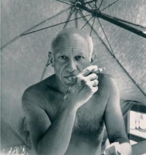 Willy Maywald - Pablo Picasso am Strand nahe Vallauris.