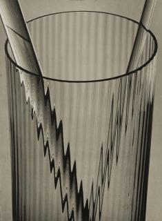 Willy Otto Zielke - Glasverzerrung I (Diffraction De Verre I/ Deformation Of Glass I), 1929Vintage Silver Print. On The Reverse, Signed In Pencil.