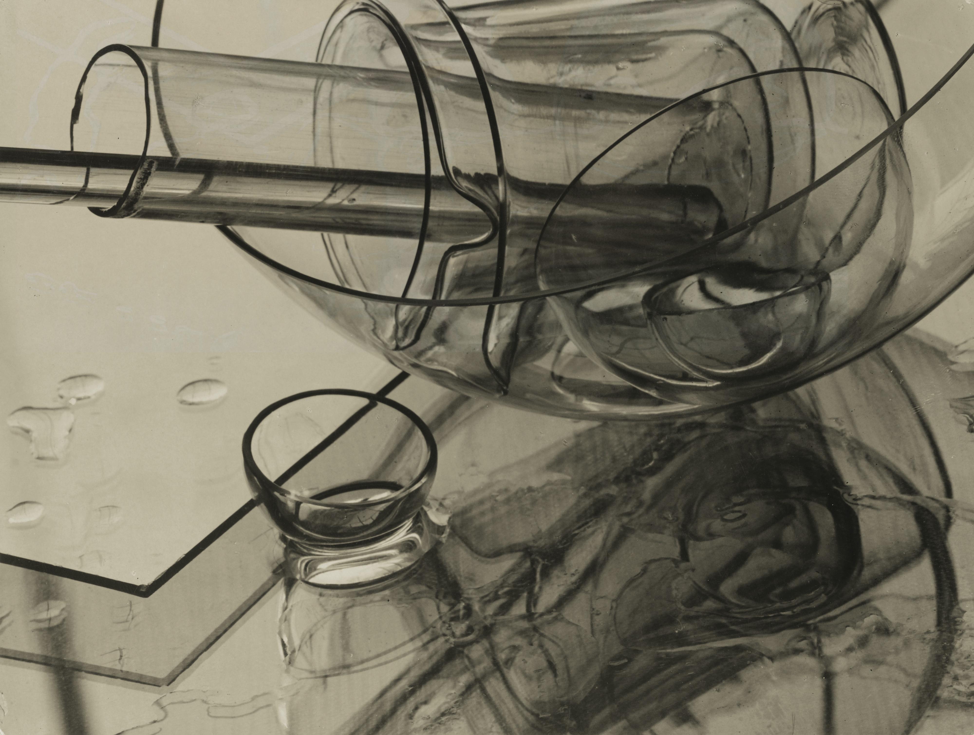 Willy Otto Zielke - Hommage À Wagenfeld, 1929Vintage Silver Print. On The Reverse, Signed In Pencil.