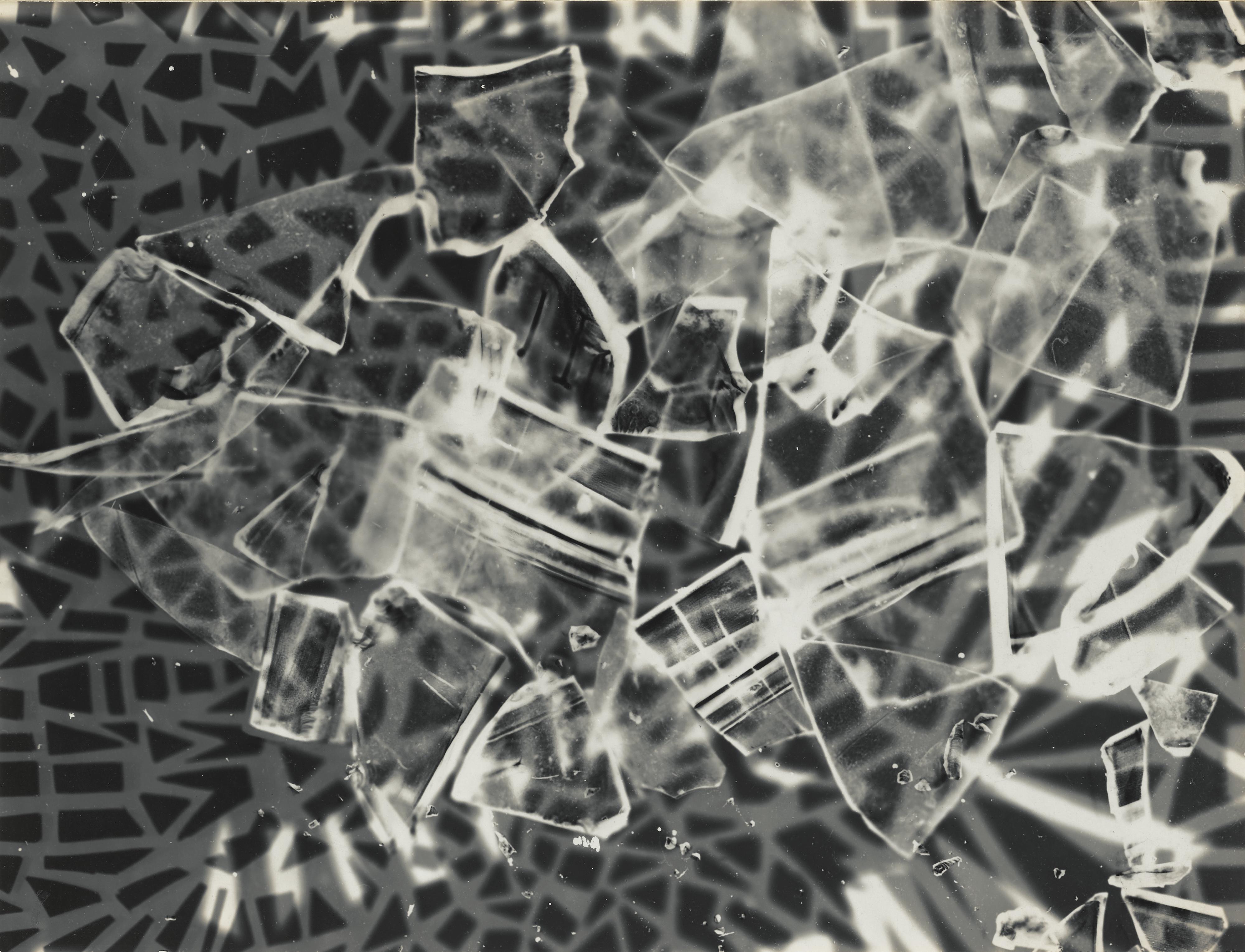 Willy Otto Zielke - Sans Titre (Photogramme), Vers 1930Vintage Silver Print. Flush-Mounted On Original Card. Signed In Pencil On The Card At Lower Right.