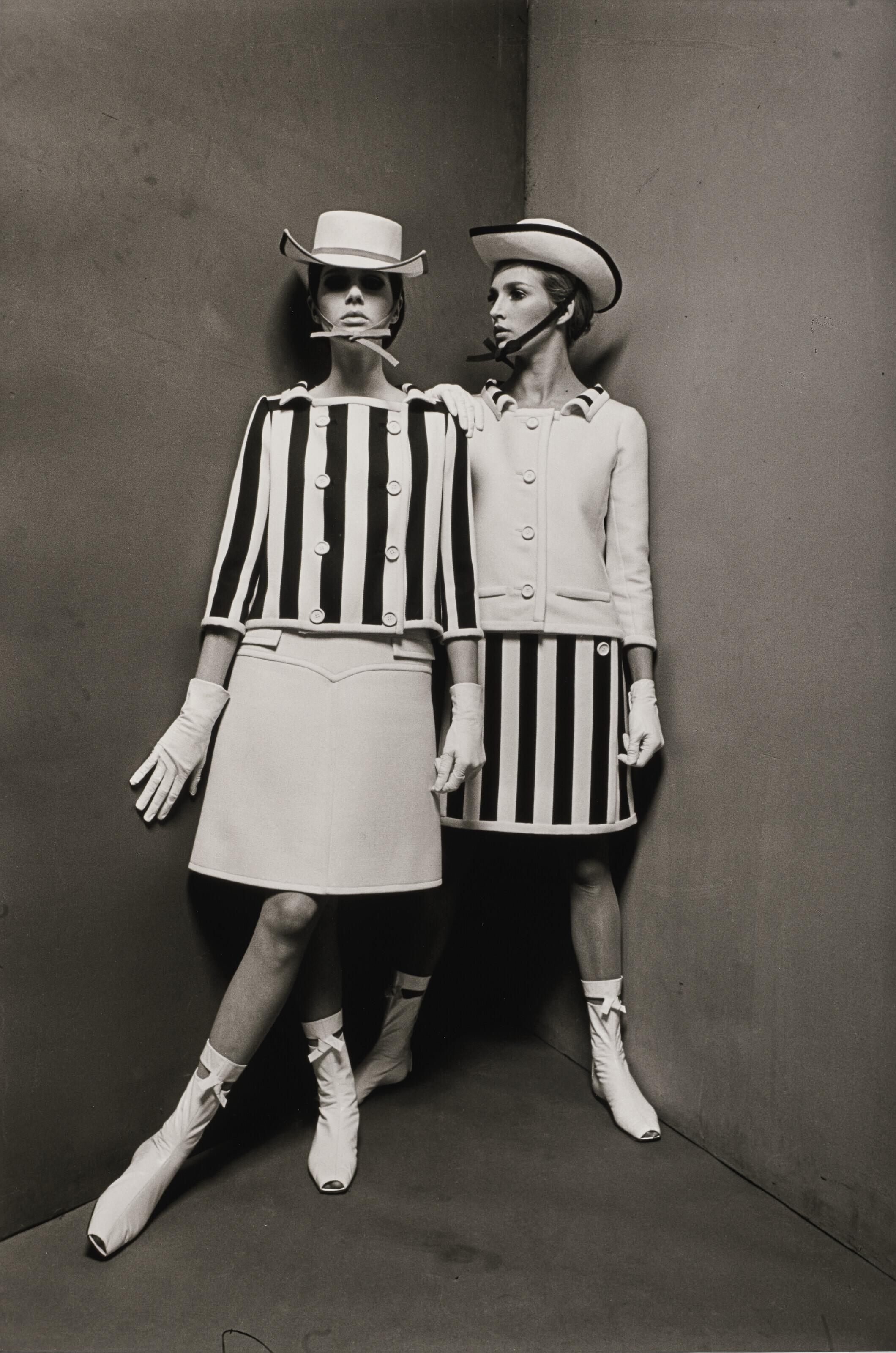 Willy Rizzo - Mannequins habillées en Courrèges, Paris, 1965
