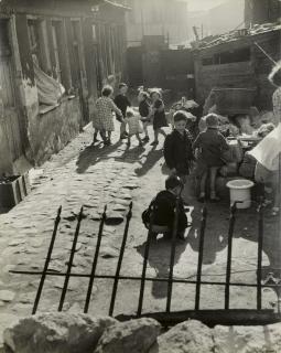 Willy Ronis -  Aubervilliers, 1950