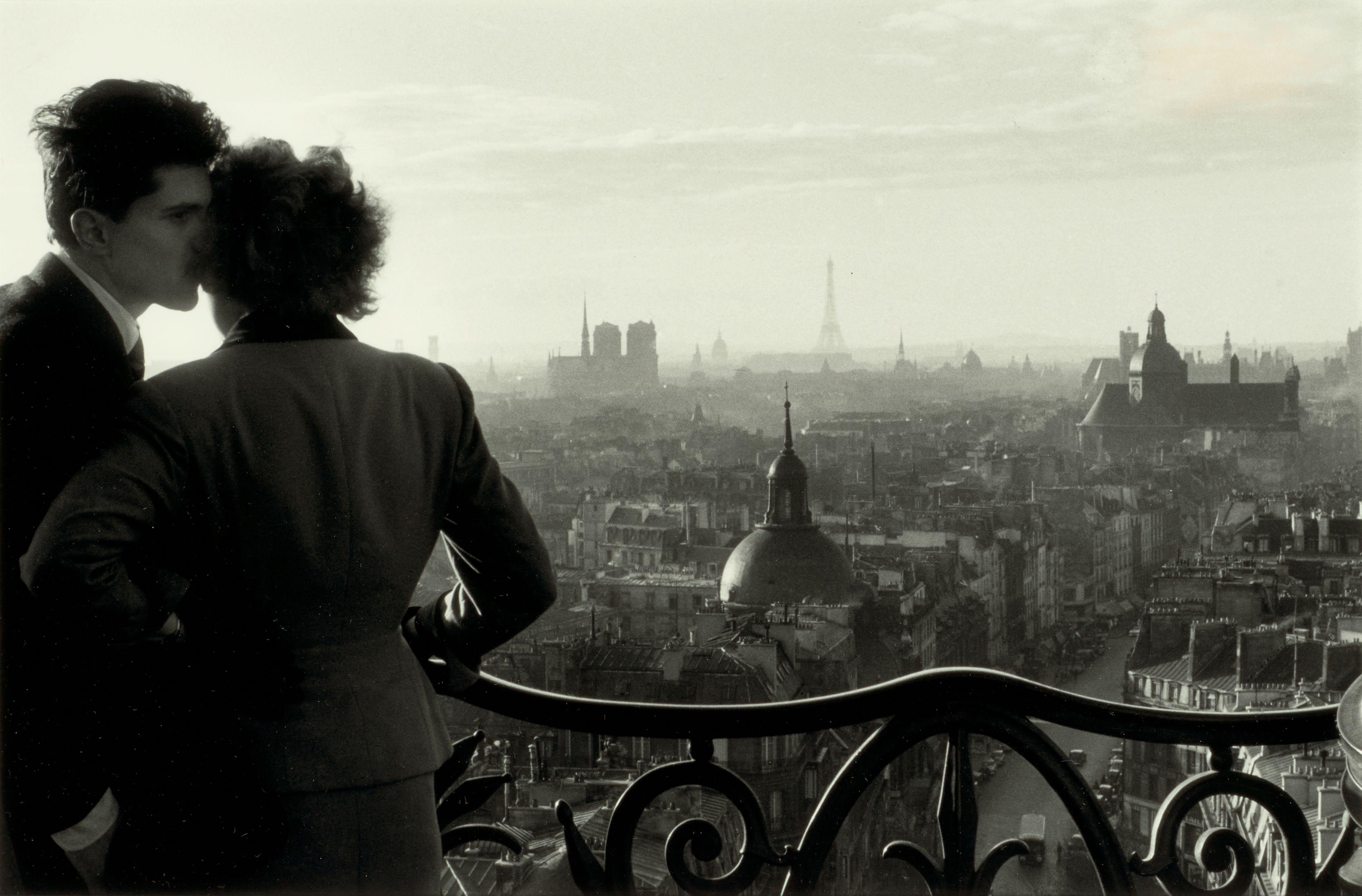 Willy Ronis - Les Amoureux de la Bastille (Lovers at the Bastille)