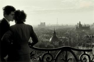 Willy Ronis - Les Amoureux de la Bastille (Lovers at the Bastille)