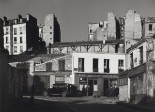 Willy Ronis - Rue De La Mare-Rue De Savie, Ménilmontant, 1948