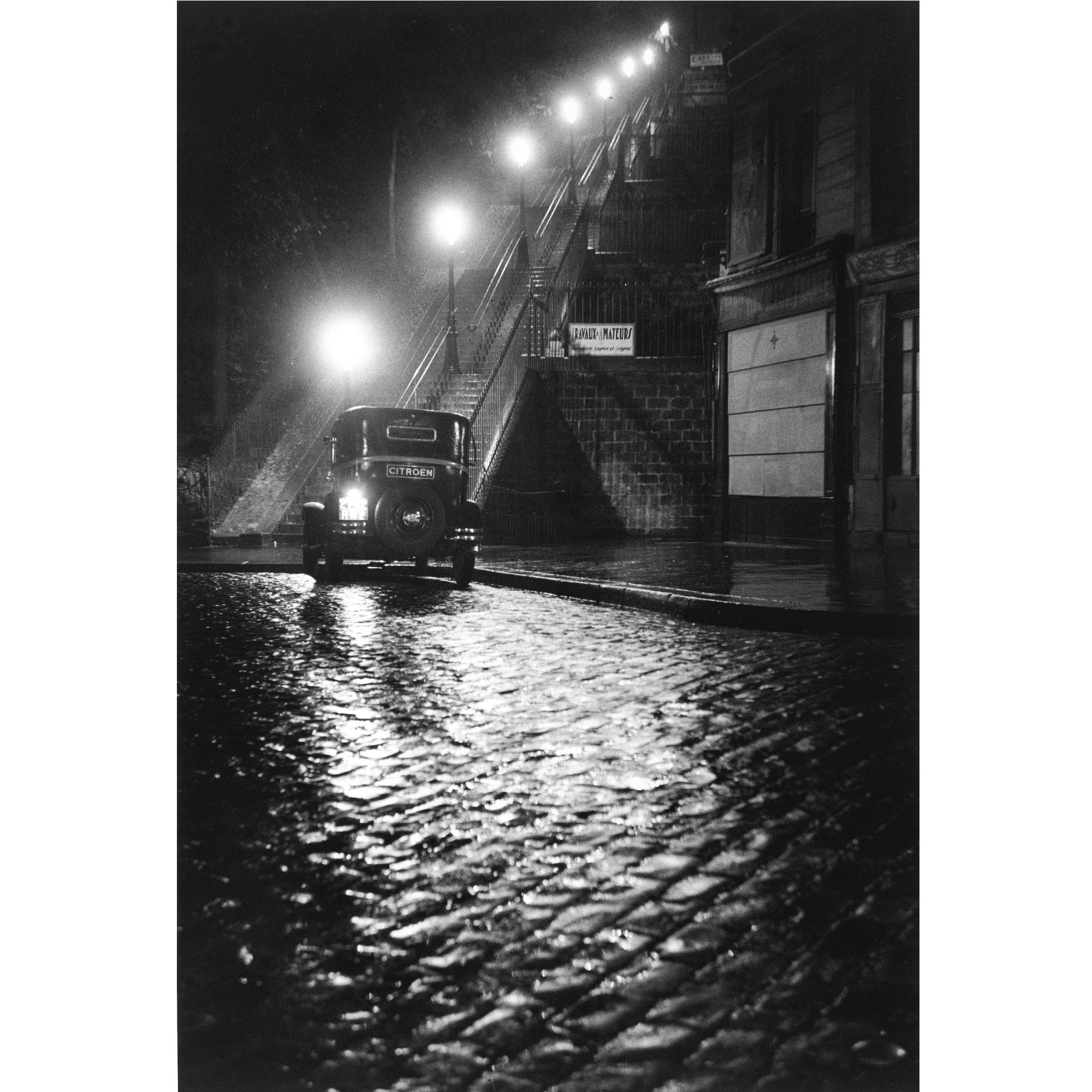 Willy Ronis - \'Rue Muller\', Montmartre, Paris, 1934