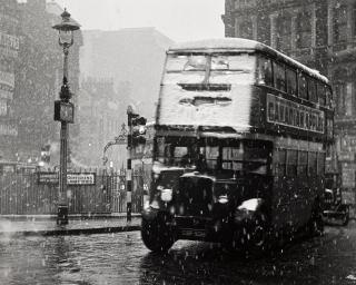 Wolfgang Suschitzky - Cambridge Circus, London