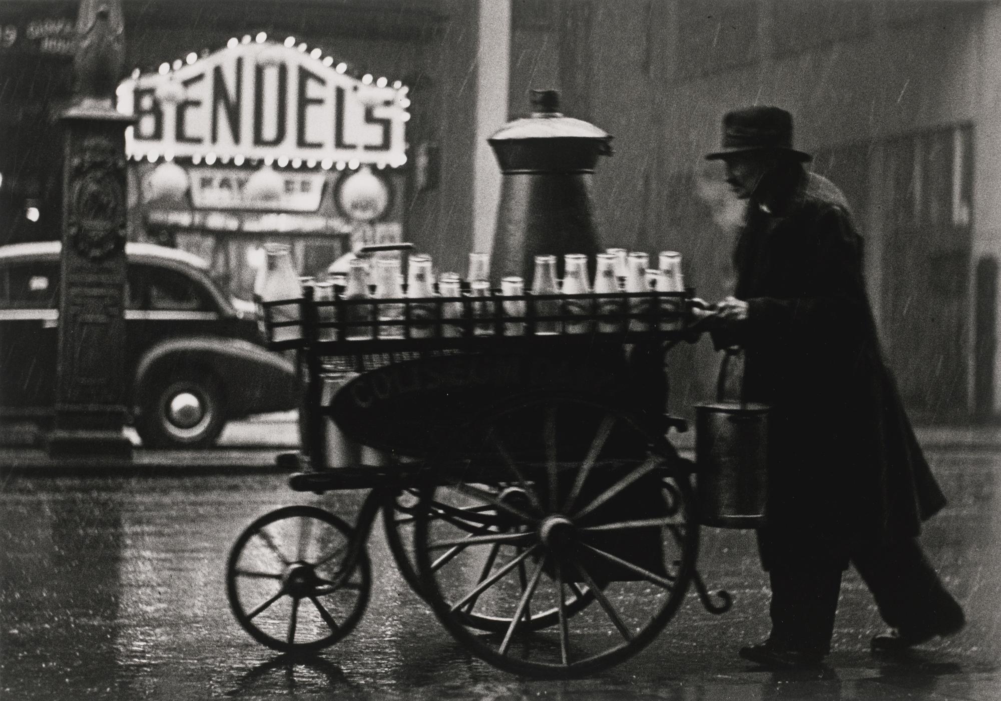 Wolfgang Suschitzky - Coliseum Dairy, Charing Cross Road, London, Ca. 1936