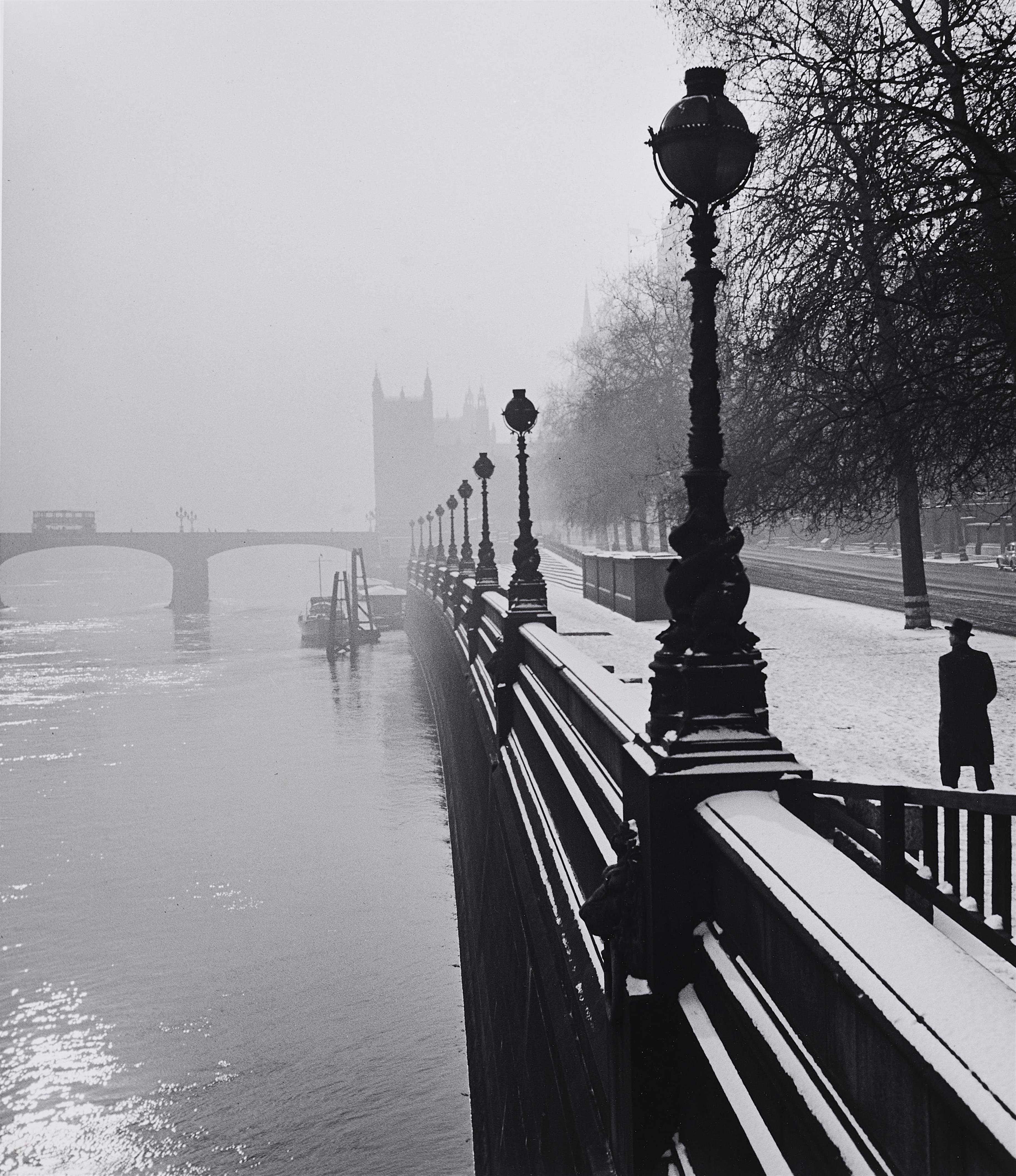 Wolfgang Suschitzky - Embankment, London