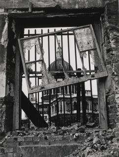 Wolfgang Suschitzky - St. Paul\'S, London, 1942