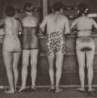 Yasuhiro Ishimoto - North Avenue Beach, Chicago, c. 1952