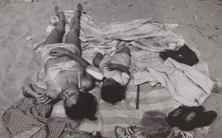 Yasuhiro Ishimoto - Untitled (Beach Portrait)