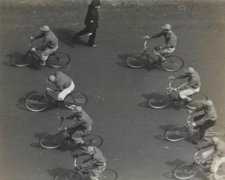Yasuo Kuniyoshi - World\'s Fair Parade, 1938