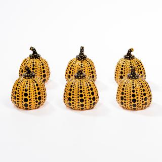 Yayoi Kusama - Six Yellow Pumpkins