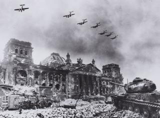 Yevgeni Chaldej - Flugzeuge über dem Reichstag, Berlin