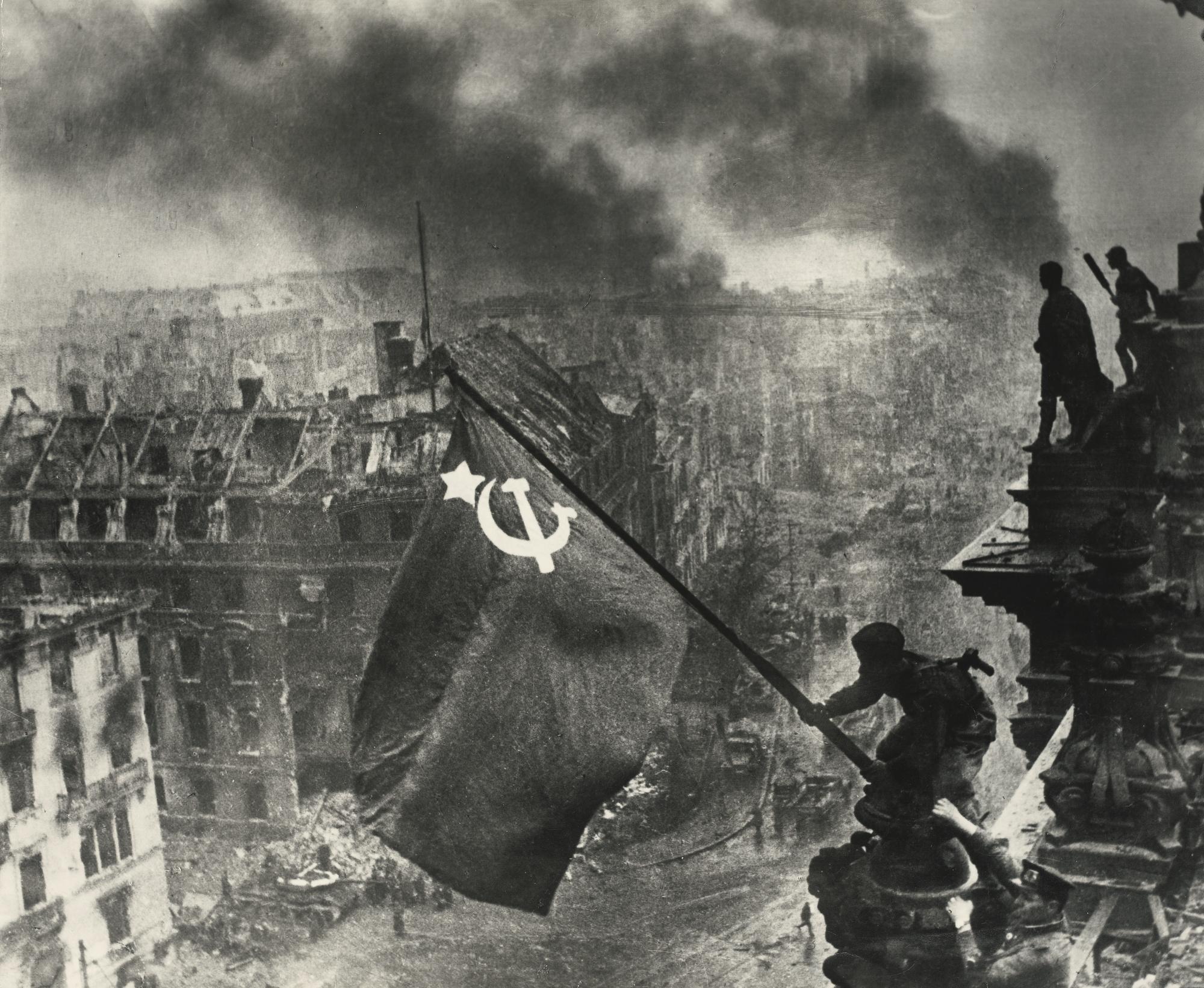 Yevgeni Khaldei - Raising A Flag Over The Reichstag