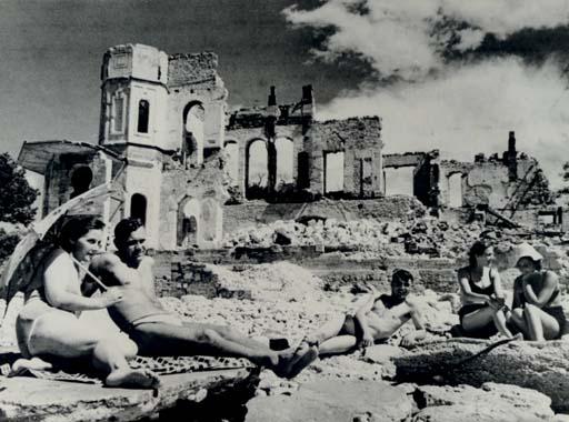Yevgeny Khaldei - Sevastopol After Liberation, 1944