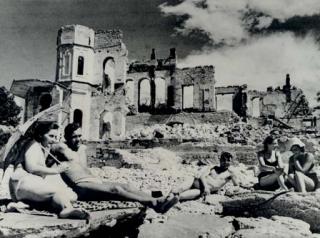 Yevgeny Khaldei - Sevastopol After Liberation, 1944