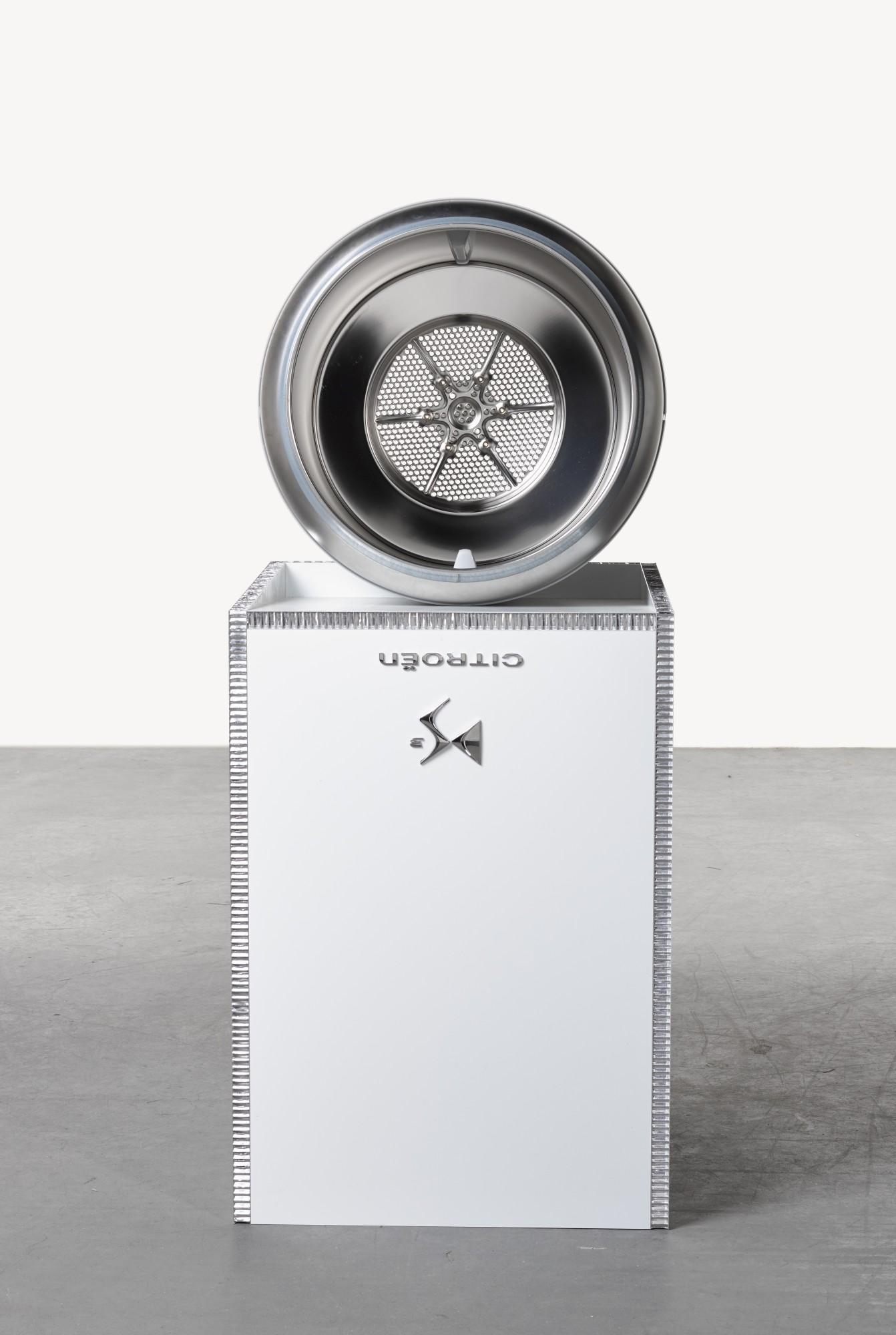 Yngve Holen - Sensitive To Detergent