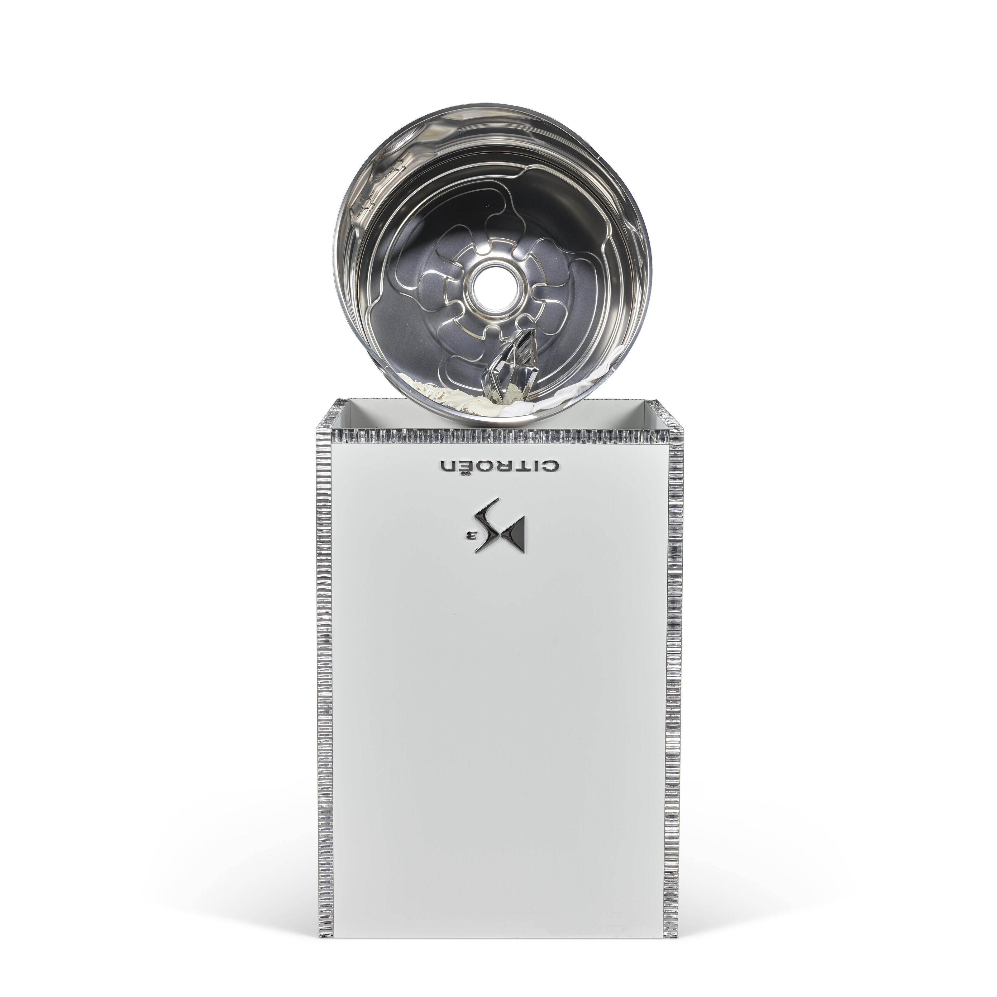 Yngve Holen - Sensitive to Detergent