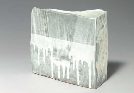 Yoon Kwang-Cho - Punch\'Ong Triangular Vase