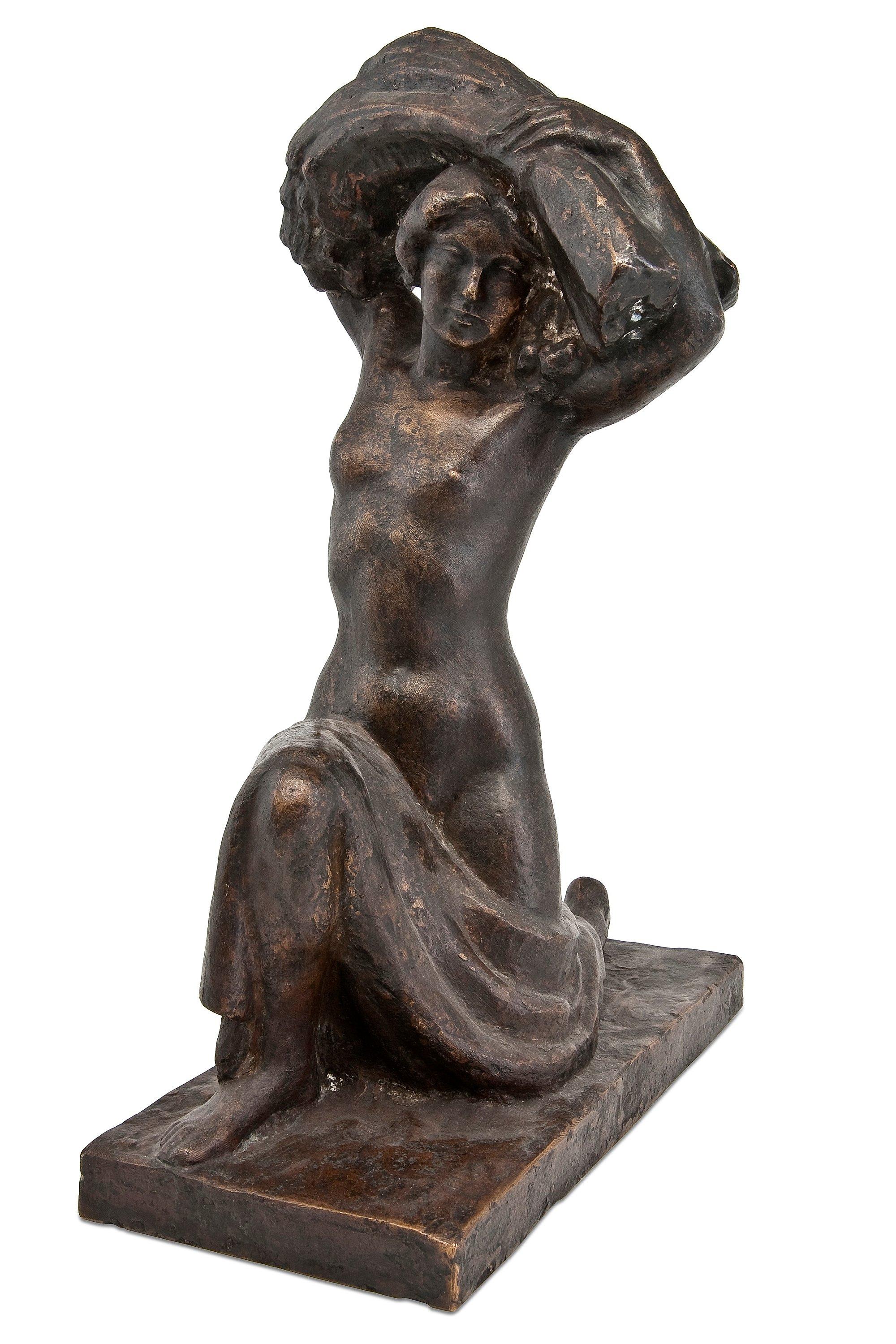 Yrjö Liipola - Sheaf Bearer.