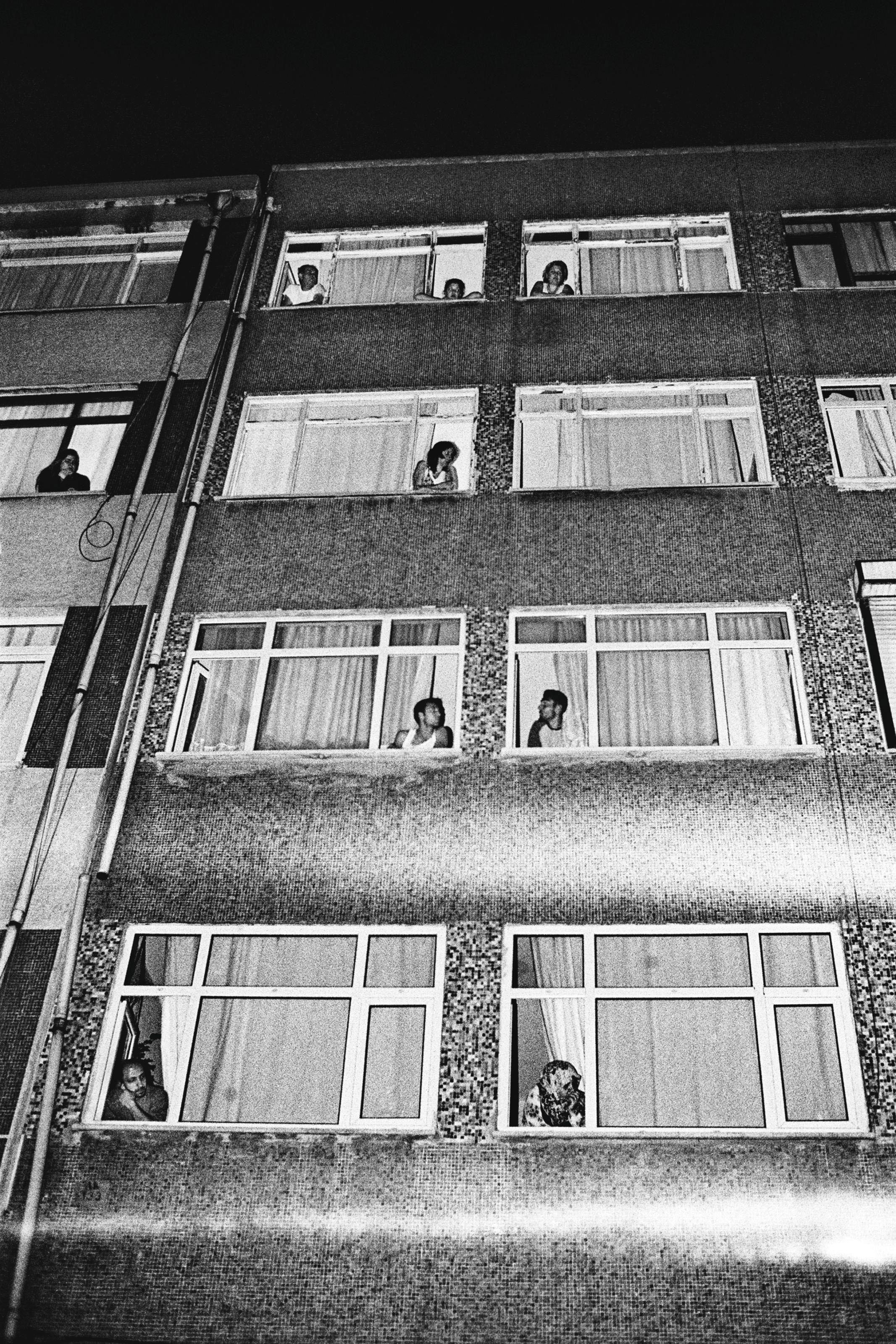 Yusuf Sevincli - People living in a box, Série Good Dog