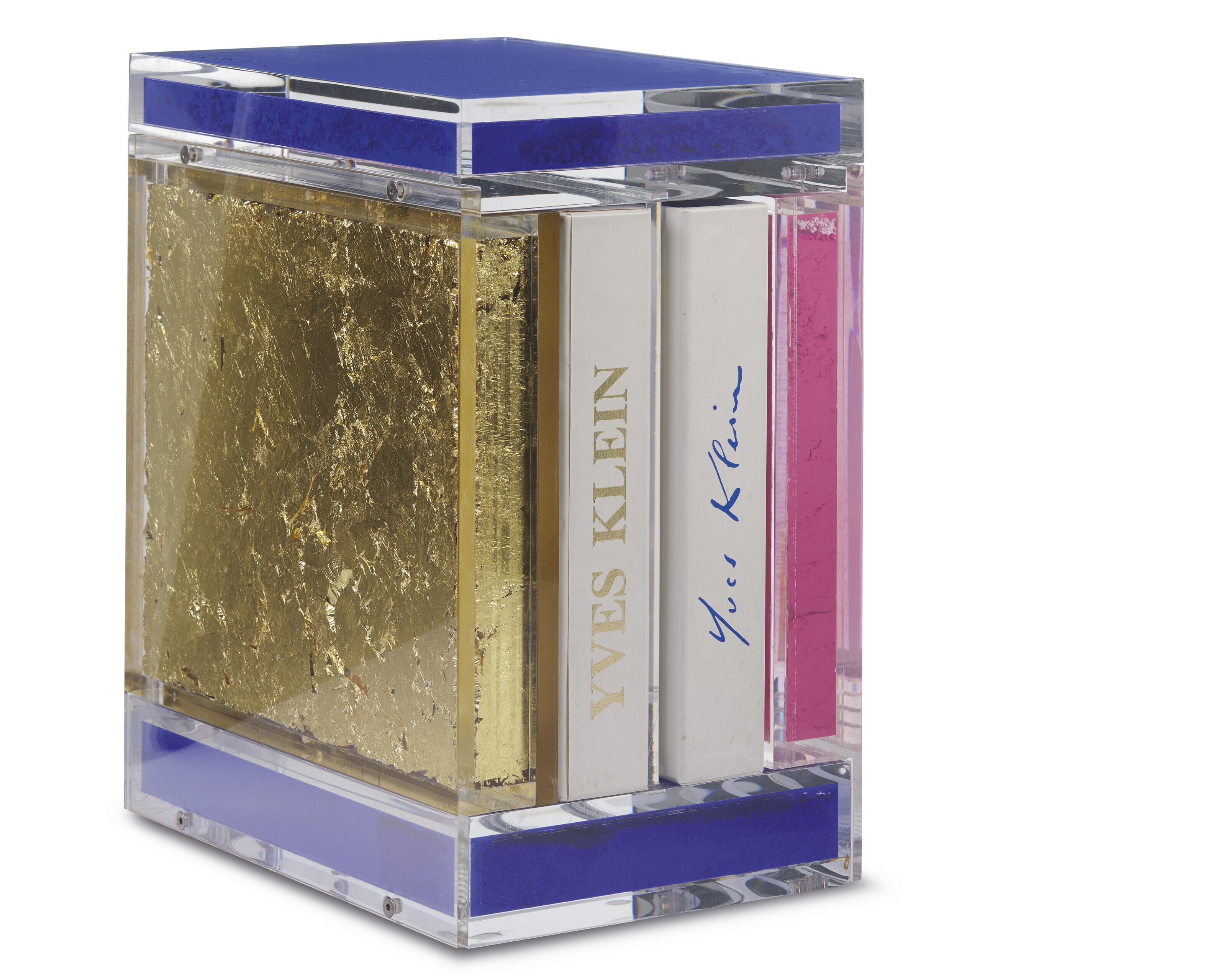 Yves Klein - Catalogue raisonné des éditions et sculptures édité par Jean-Paul Ledeur aux Éditions Guy Pieters