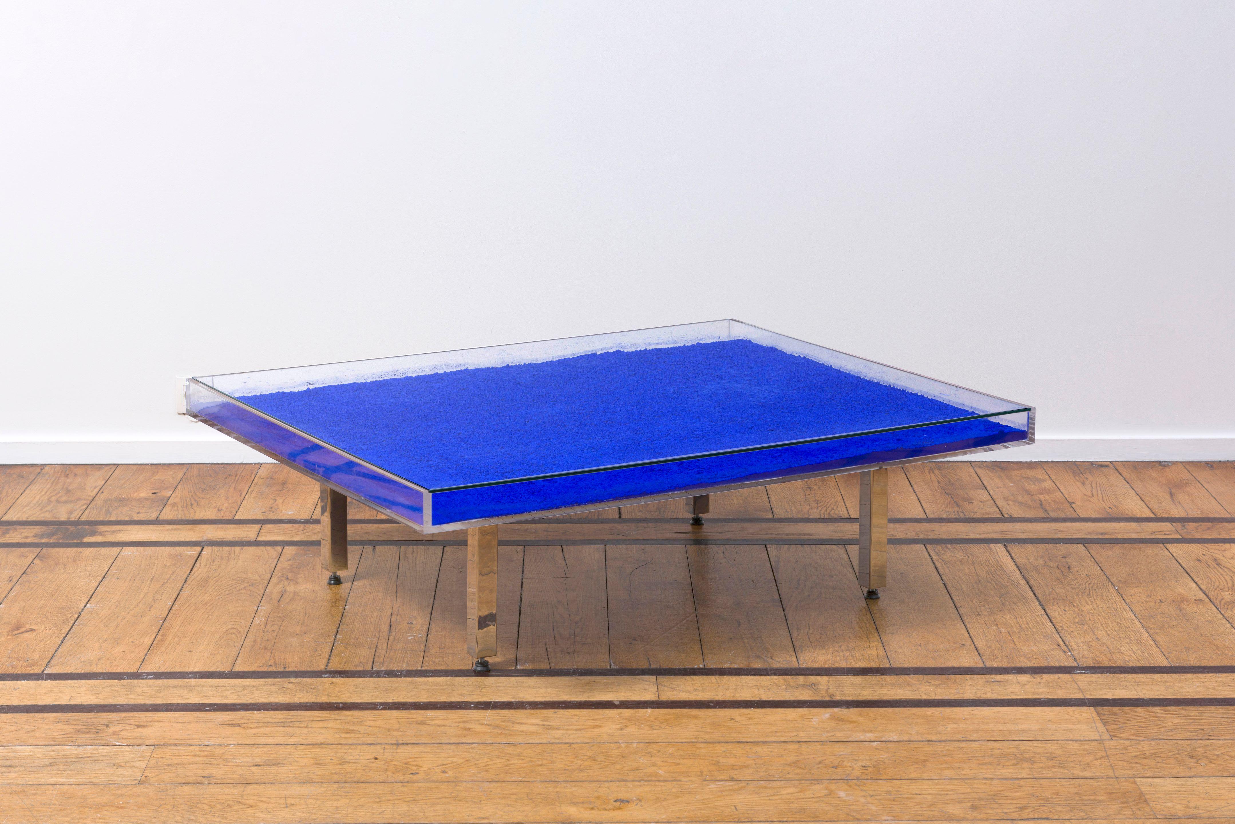 Yves Klein - Table bleue IKB, 1962